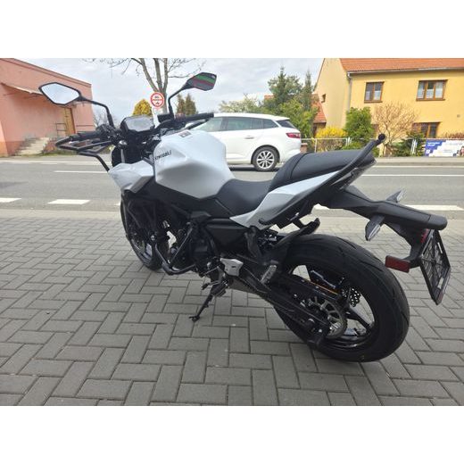 KAWASAKI Z650 WHITE 2026 AUTOŠKOLA S OCHRANNÝMI RÁMY