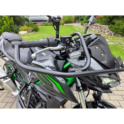 KAWASAKI Z500 SE EBONY 2026 AUTOŠKOLA S OCHRANNÝMI RÁMY