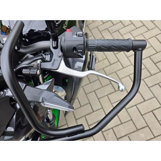 KAWASAKI Z500 SE EBONY 2026 AUTOŠKOLA S OCHRANNÝMI RÁMY