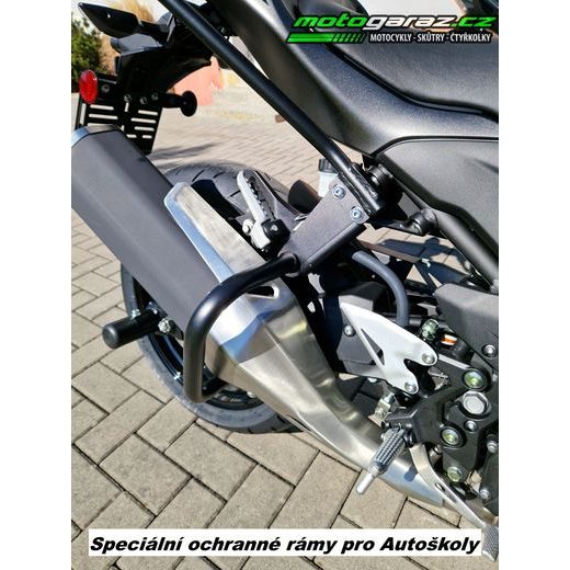 KAWASAKI Z500 SE PEARL BLIZZARD WHITE 2026 AUTOŠKOLA S OCHRANNÝMI RÁMY