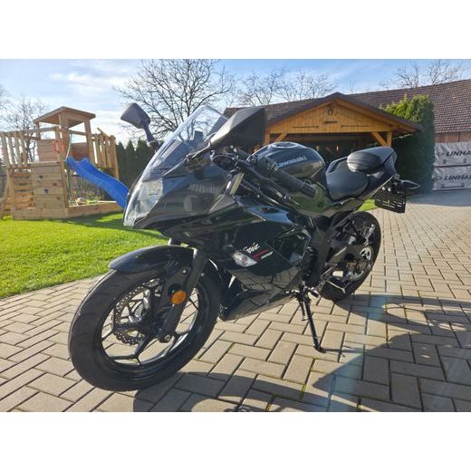KAWASAKI NINJA 125 EBONY 2026