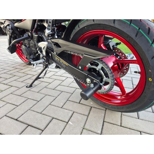 KAWASAKI Z500 SE PEARL BLIZZARD WHITE 2026 AUTOŠKOLA S OCHRANNÝMI RÁMY