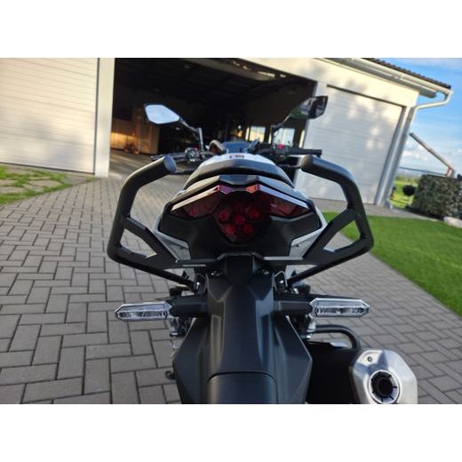 KAWASAKI Z500 SE PEARL BLIZZARD WHITE 2026 AUTOŠKOLA S OCHRANNÝMI RÁMY