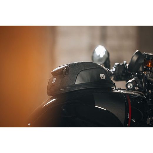 LEGEND GEAR MAGNETIC TANK BAG LT3 3.5 L - 5.5 L. MAGNETICKÉ PŘICHYCENÍ SW-MOTECH