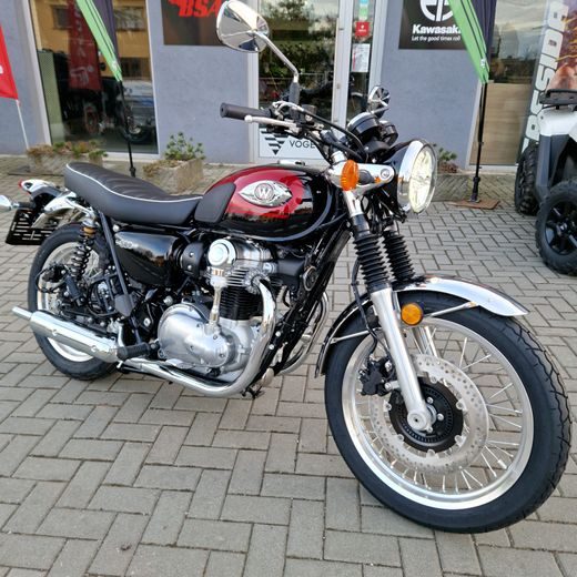 KAWASAKI W800 METALLIC DIABLO BLACK 2024