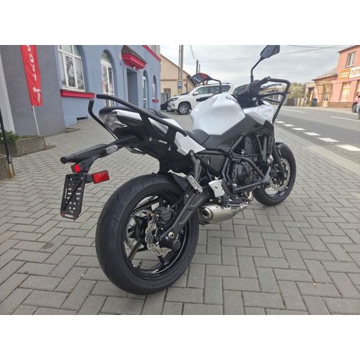 KAWASAKI Z650 WHITE 2026 AUTOŠKOLA S OCHRANNÝMI RÁMY