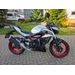 KAWASAKI Z500 SE PEARL BLIZZARD WHITE 2026 AUTOŠKOLA S OCHRANNÝMI RÁMY