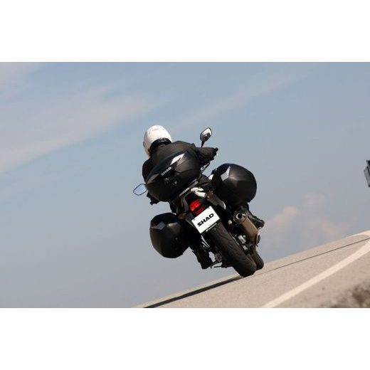 BOČNÍ KUFRY NA MOTORKU SHAD SH36 KARBON (PÁR)