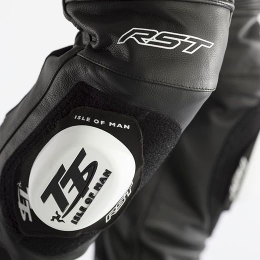 RST IOM TT GRANDSTAND CE / 2236 ČERNÁ A BÍLÁ