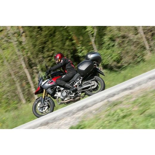 BOČNÍ KUFRY NA MOTORKU SHAD SH36 KARBON (PÁR)