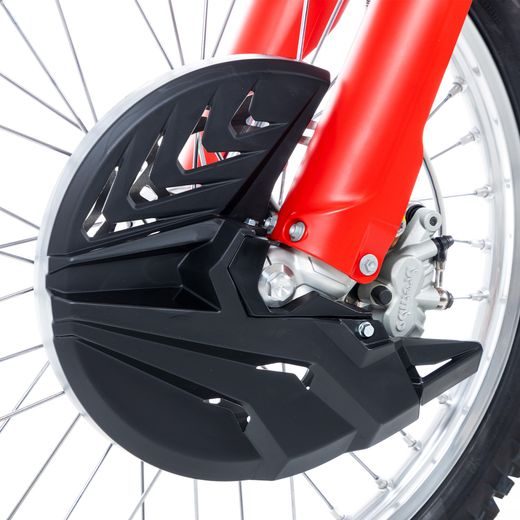KRYT PŘEDNÍHO BRZDOVÉHO KOTOUČE SE SPODNÍM KRYTEM VIDLICE POLISPORT PERFORMANCE 8151600001 ČERNÁ/ČERNÁ