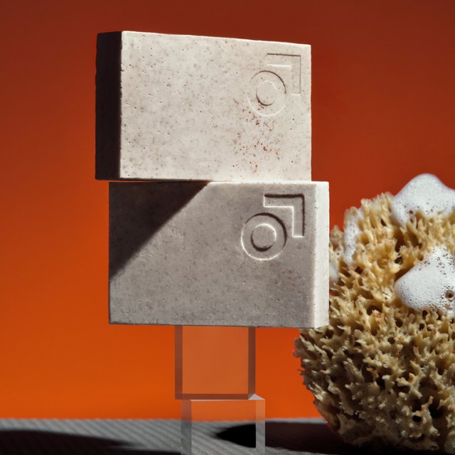 BEVIRO, PURIFYING BODY SCRUB BAR ZESTY VETIVER - E-SHOP