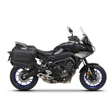 KOMPLETNÁ SADA BOČNÝCH ČIERNYCH HLINÍKOVÝCH KUFROV SHAD TERRA BLACK, 47/47 LITROV BOČNÉ KUFRE, VRÁTANE MONTÁŽNEJ SADY SHAD YAMAHA MT-09 TRACER / TRACER 900