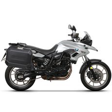 KOMPLETNÁ SADA BOČNÝCH ČIERNYCH HLINÍKOVÝCH KUFROV SHAD TERRA BLACK, 36/47 L LITROV, VRÁTANE MONTÁŽNEJ SADY SHAD BMW F 650 GS/ F 700 GS/ F 800 GS