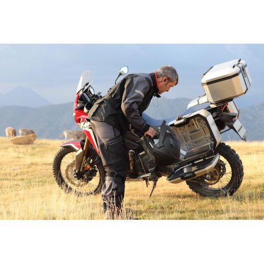 VRCHNÝ HLINÍKOVÝ KUFOR NA MOTORKU SHAD TERRA TR37 D0TR37100