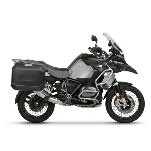 KOMPLETNÁ SADA BOČNÝCH ČIERNYCH HLINÍKOVÝCH KUFROV SHAD TERRA BLACK, 36/47 L LITROV, VRÁTANE MONTÁŽNEJ SADY SHAD BMW R 1200 GS/ R 1200 GS ADVENTURE/ R 1250 GS/ R 1250 GS ADVENTURE