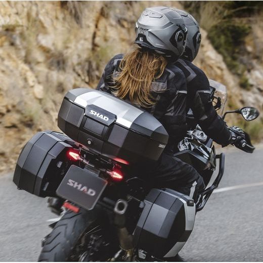 VRCHNÝ KUFOR NA MOTORKU SHAD SH51 D0B51200 HLINÍK