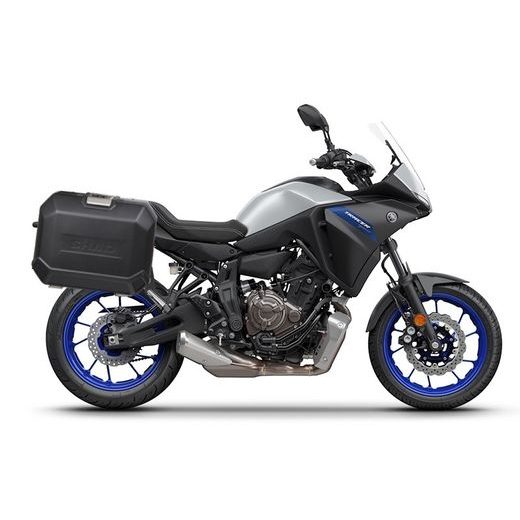 KOMPLETNÁ SADA BOČNÝCH ČIERNYCH HLINÍKOVÝCH KUFROV SHAD TERRA BLACK, 47/47 LITROV BOČNÉ KUFRE, VRÁTANE MONTÁŽNEJ SADY SHAD YAMAHA MT-07 TRACER / TRACER 700