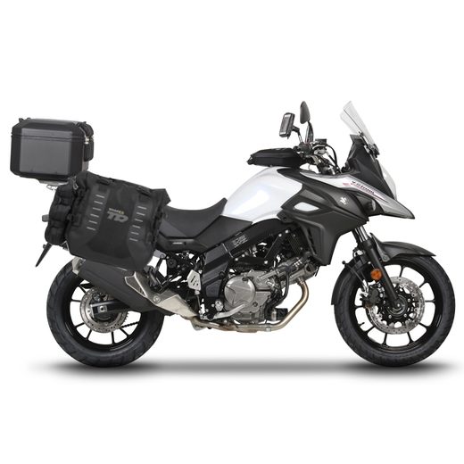 KOMPLETNÁ SADA SEDLOVÝCH BRAŠNÍ SHAD TERRA TR40 ADVENTURE A HLINÍKOVÉHO KUFRA SHAD TERRA BLACK 37L VRÁTANE MONTÁŽNEJ SADY SHAD SUZUKI DL 650 V-STROM