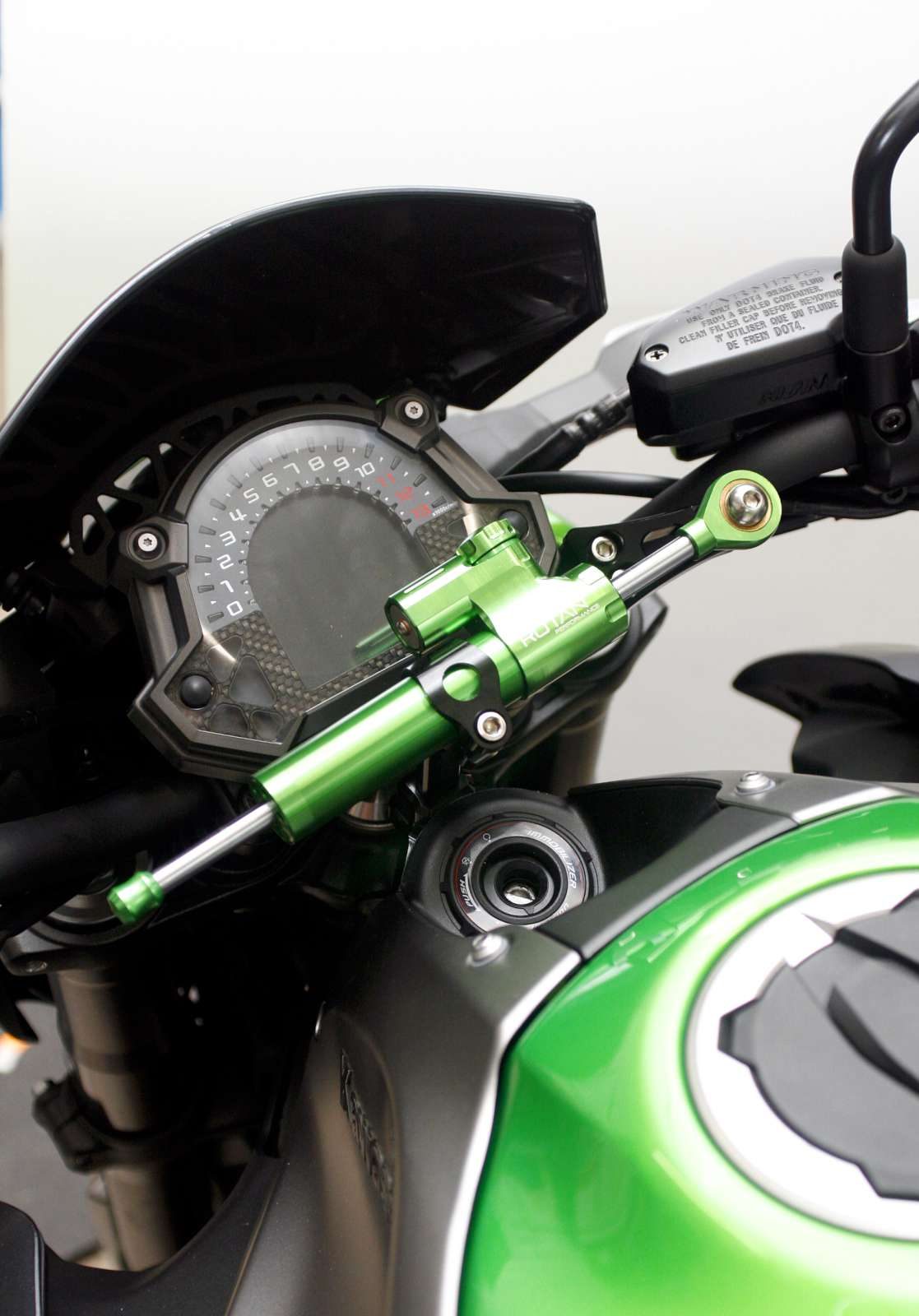 XL。 Z-900 ´17-X - Kompletní sada tlumiče řízení - ARASHI - KAWASAKI