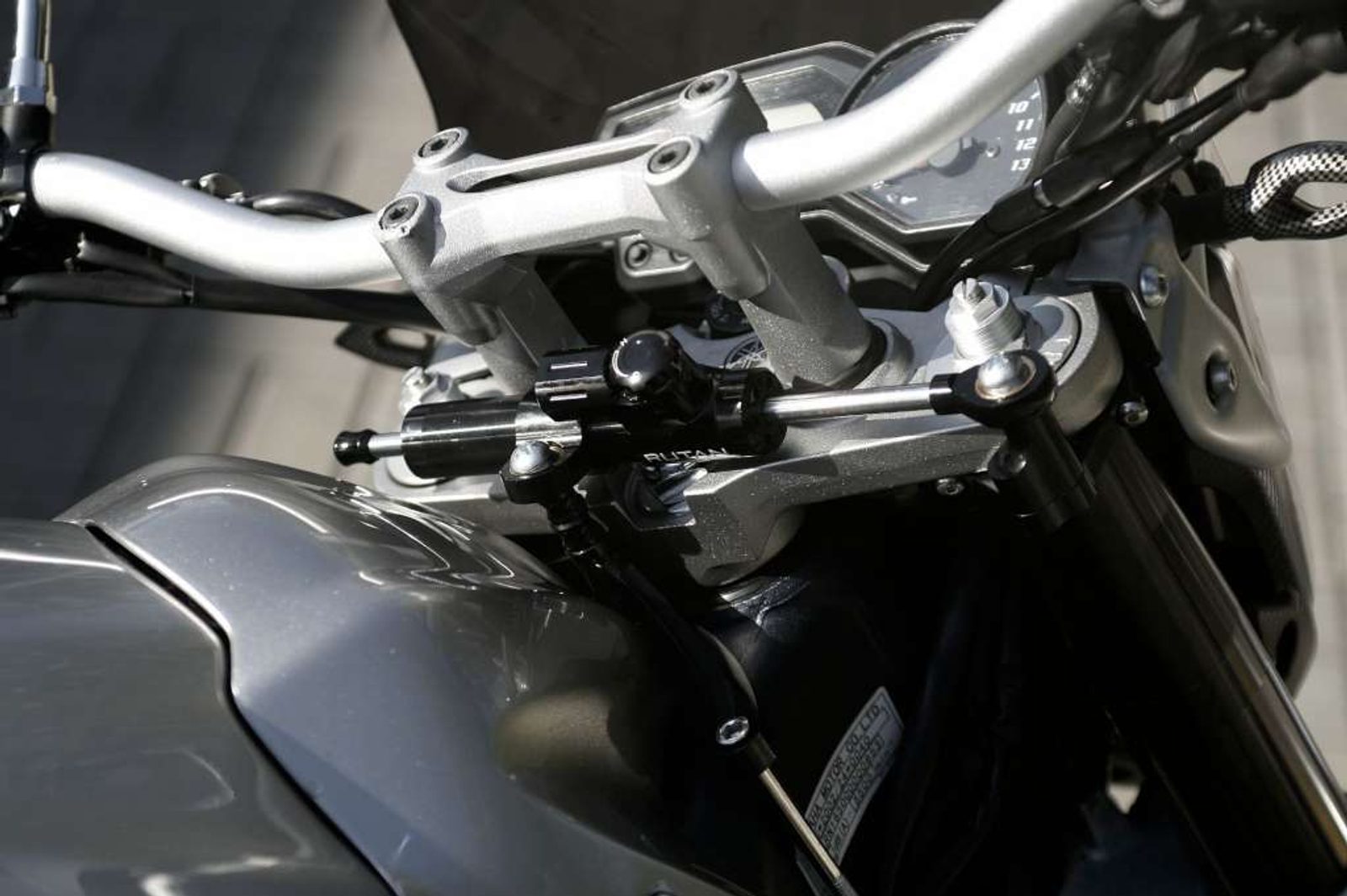 FZ1 - Montážní sada tlumiče řízení - ARASHI - YAMAHA