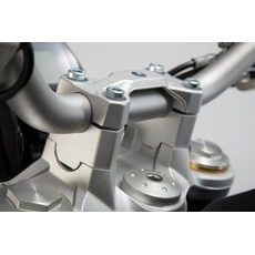 SW MOTECH ZVÝŠENÍ ŘÍDÍTEK 30 MM. STŘÍBRO. BMW F GS 750 (18-).