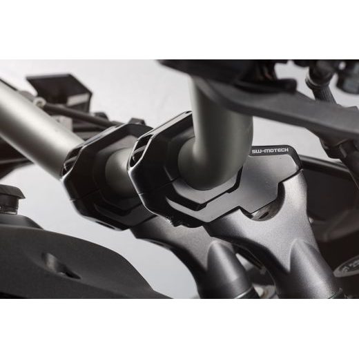 SW MOTECH ZVÝŠENÍ ŘÍDÍTEK 22 MM, 30MM NAHORU,21 MM DOZADU,ČERNÉ
