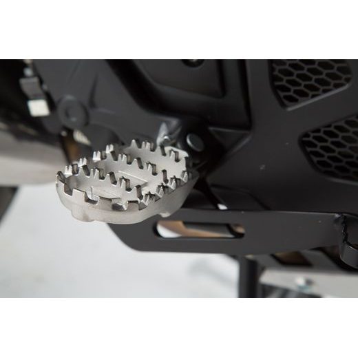 SW MOTECH STUPAČKY HONDA NC 700/750,CROSSRUNNER, CROSSTOURER, SUZUKI V-STROM 650/XT (17-), KTM 390 A
