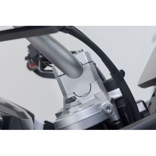 SW MOTECH ZVÝŠENÍ ŘÍDÍTEK 30 MM. STŘÍBRO. BMW F GS 850 (18-).