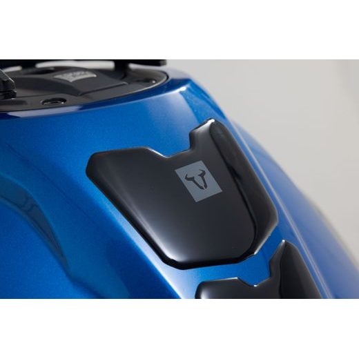 SW MOTECH TANKPAD 79,6 X 113 MM. BLACK/GREY.