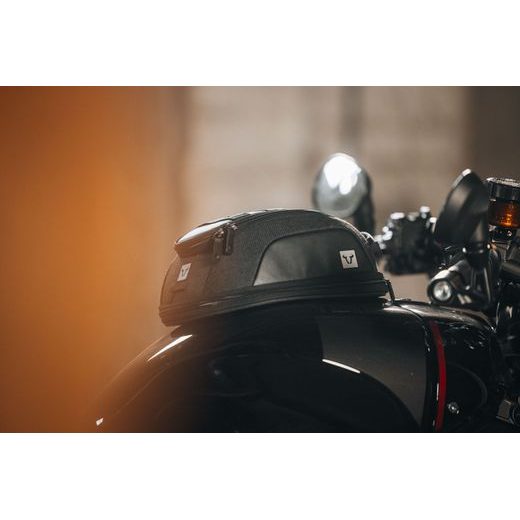 SW MOTECH LEGEND GEAR MAGNETIC TANK BAG LT3 3.5 L - 5.5 L. MAGNETICKÉ PŘICHYCENÍ