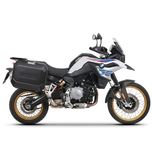 KOMPLETNÍ SADA BOČNÍCH ČERNÝCH HLINÍKOVÝCH KUFRŮ SHAD TERRA BLACK 36L/47L, VČETNĚ MONTÁŽNÍ SADY SHAD BMW F 750 GS/ F 850 GS/ F 850 GS ADVENTURE