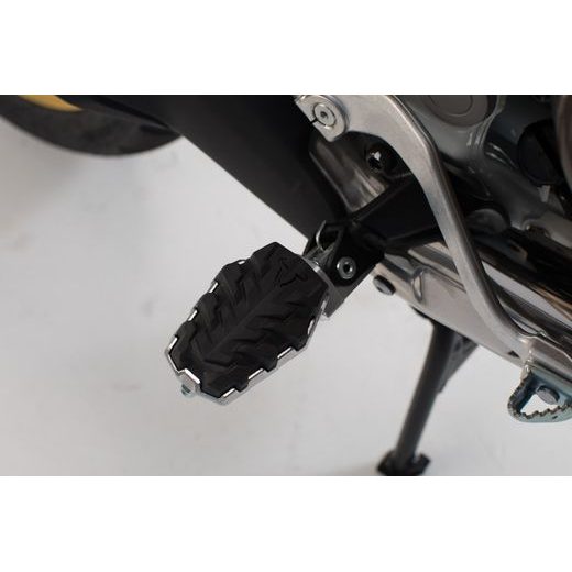 SW MOTECH STUPAČKY EVO PRO: HONDA NT1100 (21-), XL750 (22-).