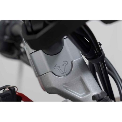 SW MOTECH ZVÝŠENÍ ŘÍDÍTEK H=30 MM. STŘÍBRNÉ TRIUMPH TIGER 900 GT/RALLY PRO.