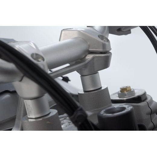 SW MOTECH ZVÝŠENÍ ŘÍDÍTEK-STŘÍBRNÉ, DUCATI DESERTX (22-).