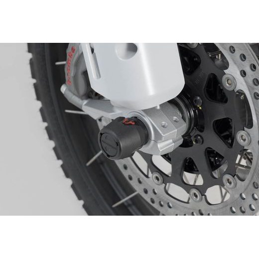 SW MOTECH PADACÍ PROTEKTORY NA PŘEDNÍ OSU DUCATI MODELLE.