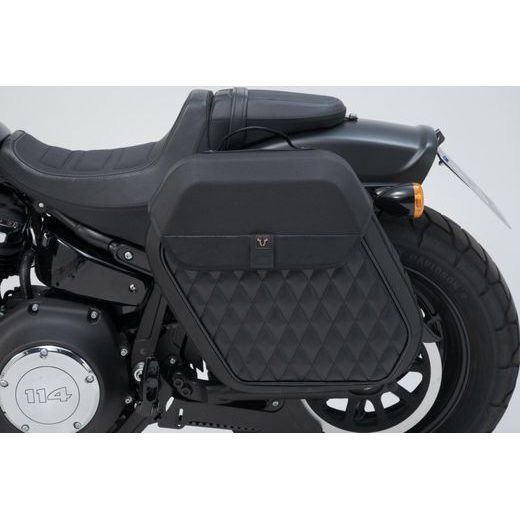 SW MOTECH LEGEND GEAR SIDE BAG SYSTEM LH. HARLEY-DAVIDSON SOFTAIL FAT BOB (17-)