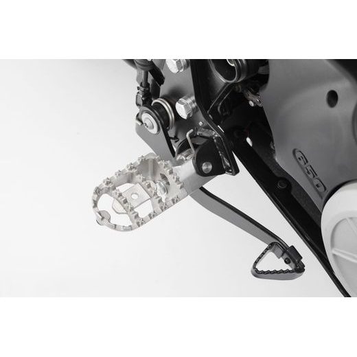 SW MOTECH MONTÁŽNÍ SADA PRO STUPAČKY ION, HUSQVARNA DS 650 TERRA / STRADA (12-).