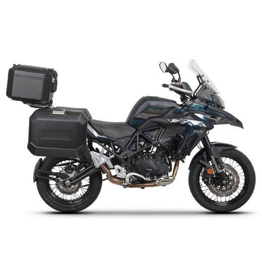 KOMPLETNÍ SADA ČERNÝCH HLINÍKOVÝCH KUFRŮ SHAD TERRA BLACK, 37L TOPCASE 36L/47L BOČNÍ KUFRY, VČETNĚ MONTÁŽNÍ SADY A PLOTNY SHAD BENELLI TRK 502X