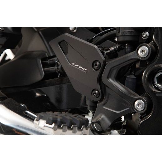 SW MOTECH KRYT ZADNÍ BRZDOVÉ PUMPY KAWASAKI Z900RS / CAFE (17-).