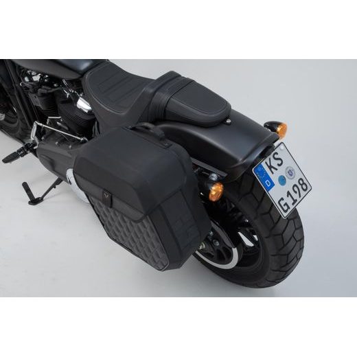 SW MOTECH LEGEND GEAR SIDE BAG SYSTEM LH. HARLEY-DAVIDSON SOFTAIL FAT BOB (17-)