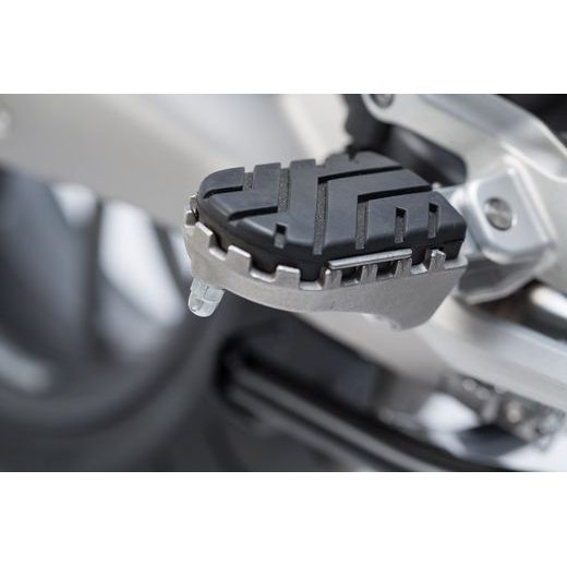 SW MOTECH STUPAČKY ION, BMW R1200R / R1200RS (15.-).
