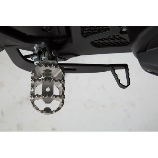 SW MOTECH STUPAČKY HONDA NC 700/750,CROSSRUNNER, CROSSTOURER, SUZUKI V-STROM 650/XT (17-), KTM 390 A
