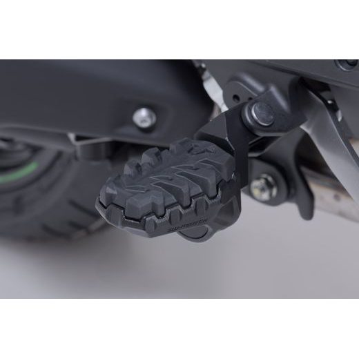 SW MOTECH EVO STUPAČKY ČERNÉ,KAWASAKI VERSYS 1100 / SE (24-).