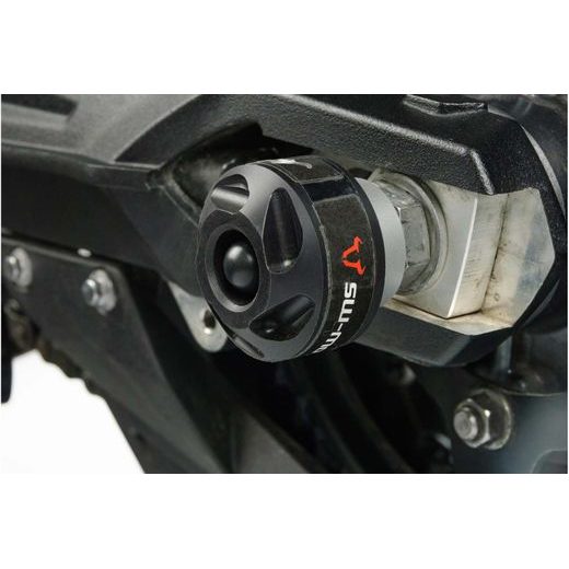 SW MOTECH PADACÍ PROTEKTORY NA ZADNÍ OSU TRIUMPH TIGER 800 (10-)