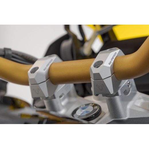 SW MOTECH VARIABILNÍ ZVÝŠENÍ ŘÍDÍTEK O PRŮMĚRU 32MM, H 32, STŘÍBRNÉ