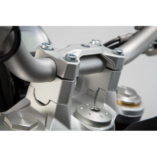 SW MOTECH ZVÝŠENÍ ŘÍDÍTEK 30 MM. STŘÍBRO. BMW F GS 750 (18-).