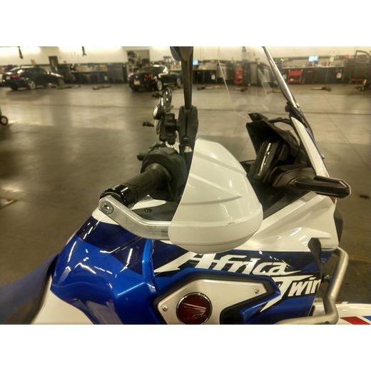 SW MOTECH BARKBUSTERS- STORM PLASTY BÍLÉ