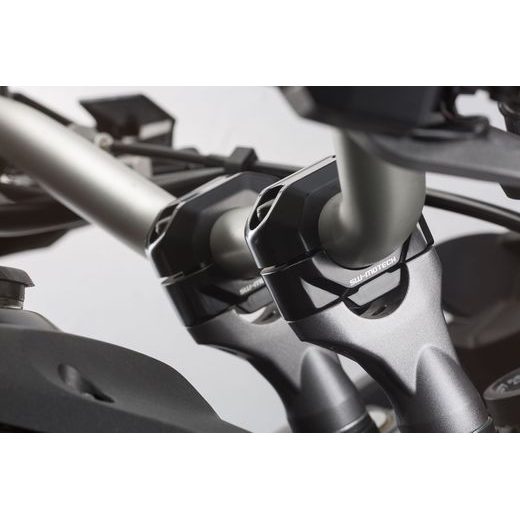 SW MOTECH ZVÝŠENÍ ŘÍDÍTEK 30 ČERNÉ, 22 MM