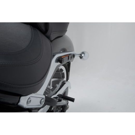 SW MOTECH SLH NOSIČ LEVÝ HARLEY-DAVIDSON SOFTAIL FAT BOY / S (17-).